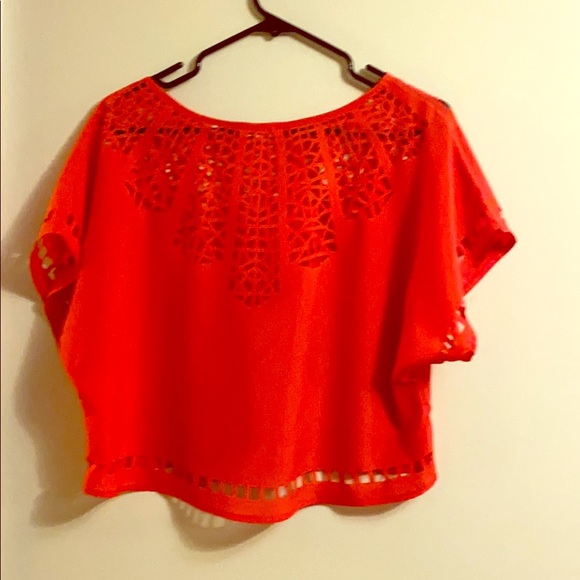 Beautiful top - Picture 1 of 3